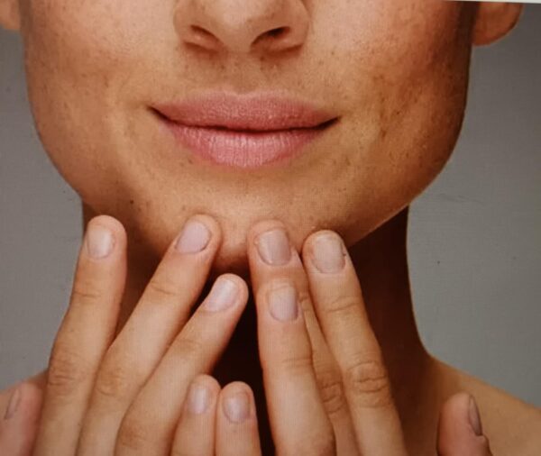 fingers on chin showing a skin type face